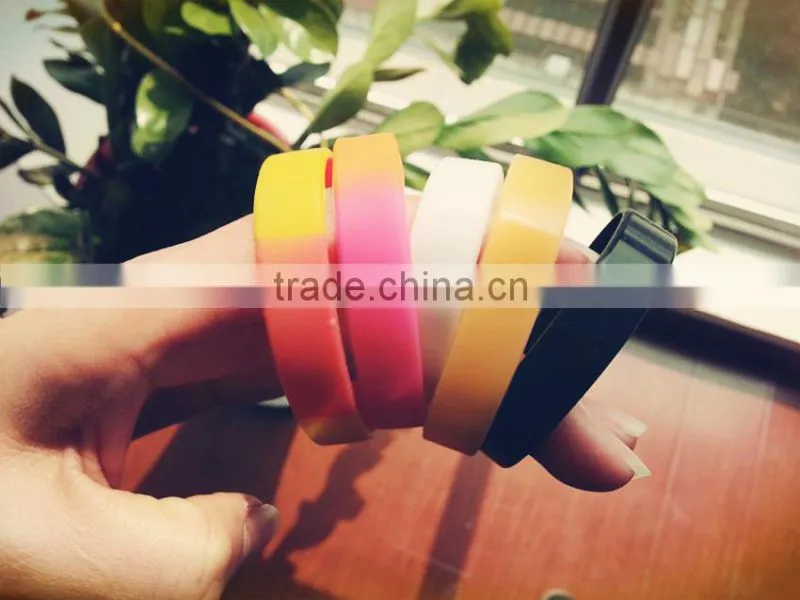 silicone wriet band small silicone colorful hand bands silicone band with debossed logo