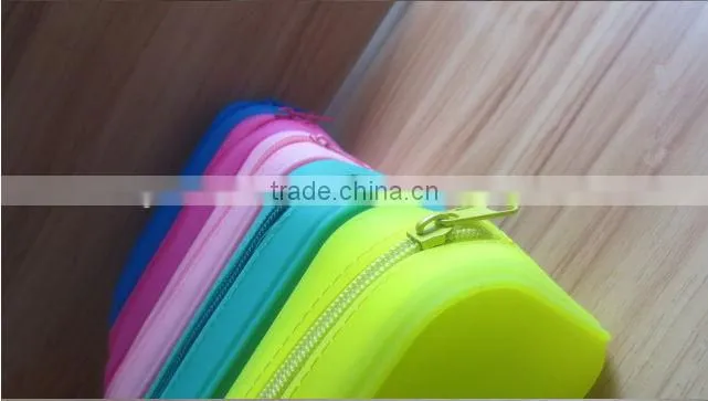 2014 new product Soft silicone pencil case with ribbon