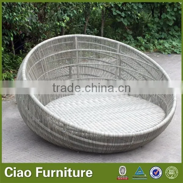 Outdoor wicker daybed / big round daybed
