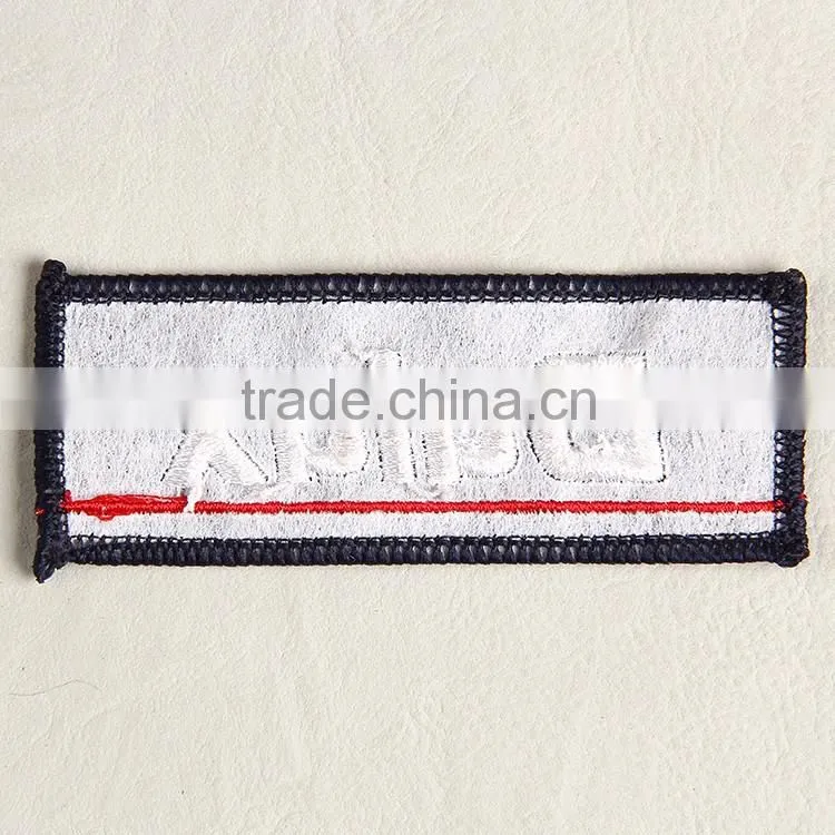 Damask woven label with overlocked embroidery for girls' bell bottom pants