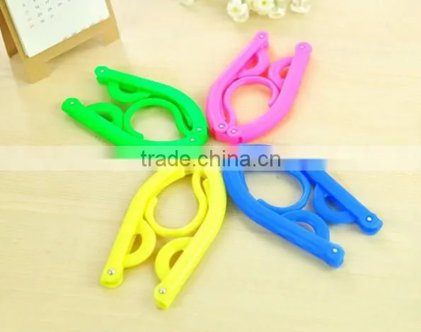 New Non Slip Hanger Portable Travel Plastic Shirt Clothing Holder Folding