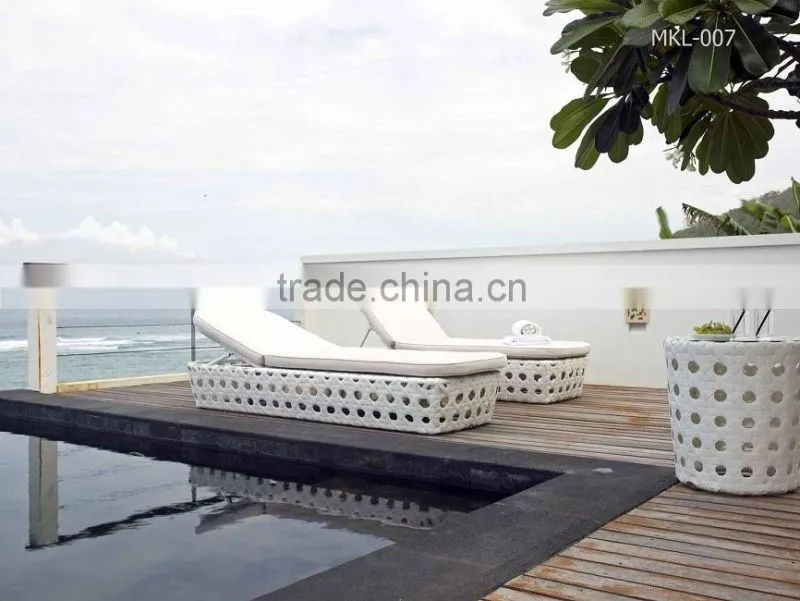 Classic Rattan Sunbed- Patio Garden Sunbed - Wicker Rattan Sun Lounger Resort and Hotel Furniture