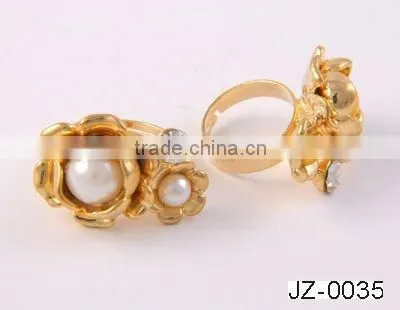 Women's Gender and Gold Jewelry Main Material emerald ring