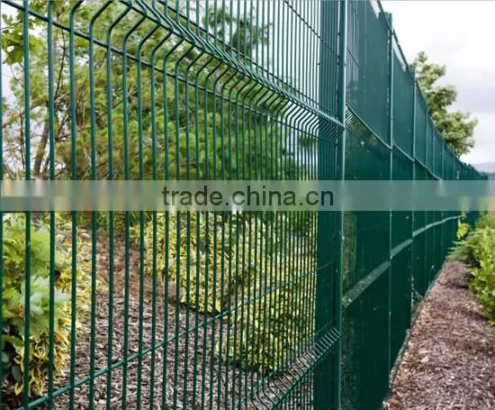 5ml green vmesh fencing with posts and fixings of 2.4 by 2.5