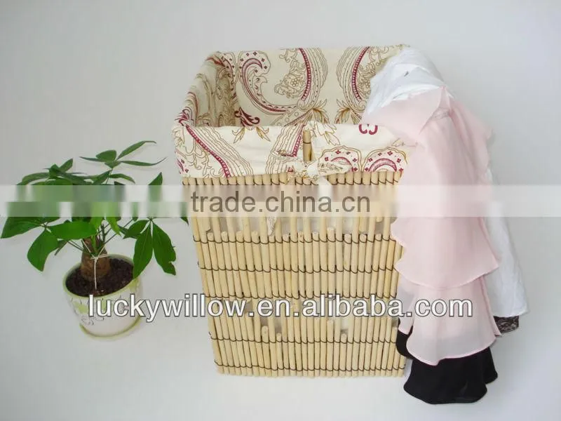 2013latested new design wicker laundry basket with lid and fabric fou big hotel