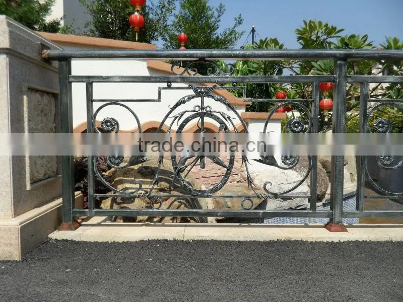 2015 Top-selling modern iron fence bracket design