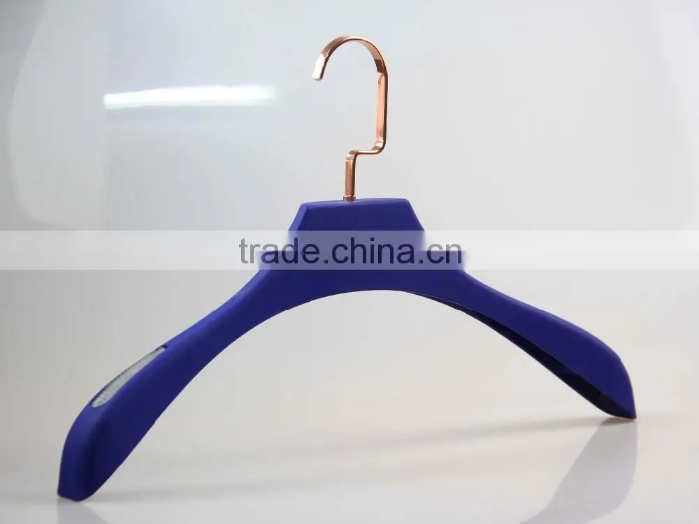IMY-457 blue rubber man plastic hangers for jacket