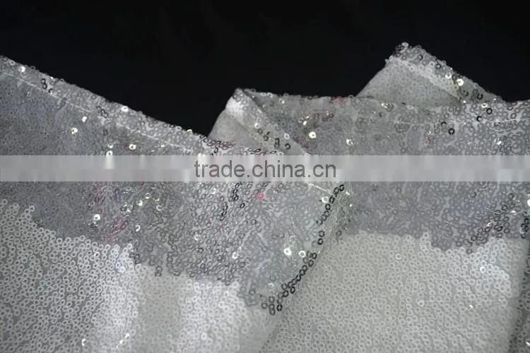 Beautiful silver color stripe cheap sequin table runner