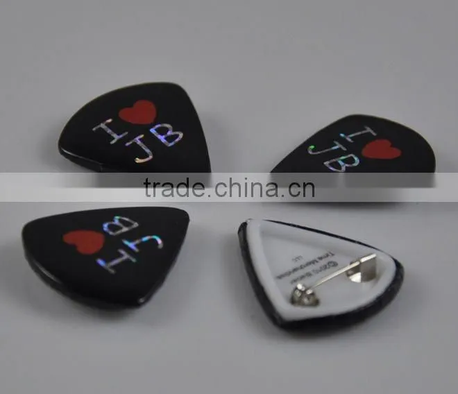 badge button with safety pin
