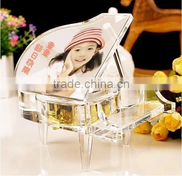 2014 Fashion Decorative Crystal glass Piano Music Box For Wedding decoration Keepsake Gifts