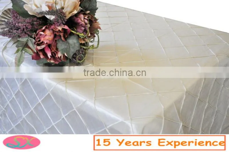 High Quality Fancy New Designs Cheap Rectangle Pintuck Table Cloth