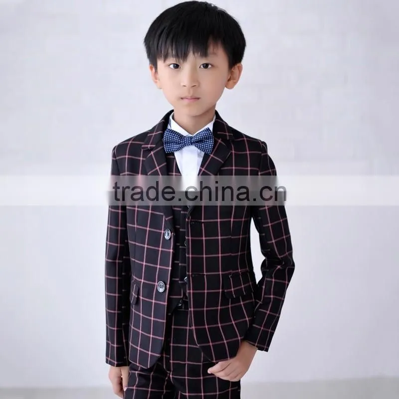 In 2016, the little boy is comfort for the style of the wedding