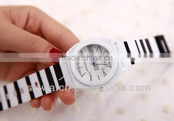 Fashion Black and White Stripes Sport Watch