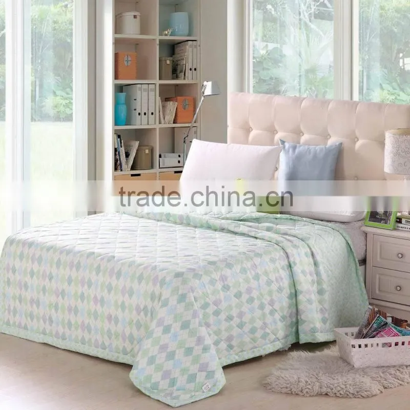 2015 High quality factory price The latest super soft cheap the 100% silk floss thin bed quilt wholesale
