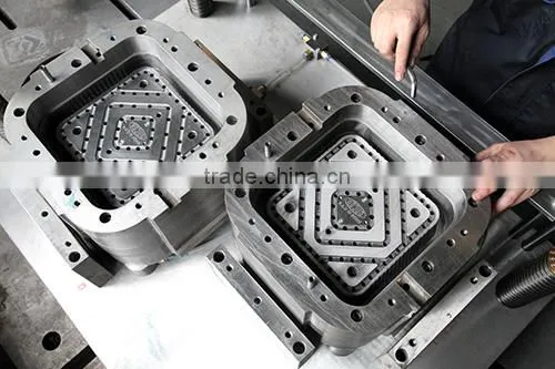 UNGAR High Quality Productive 4 Cavities Aluminum Food Container Making Forming Moulds with CNC Control System by EU Standards