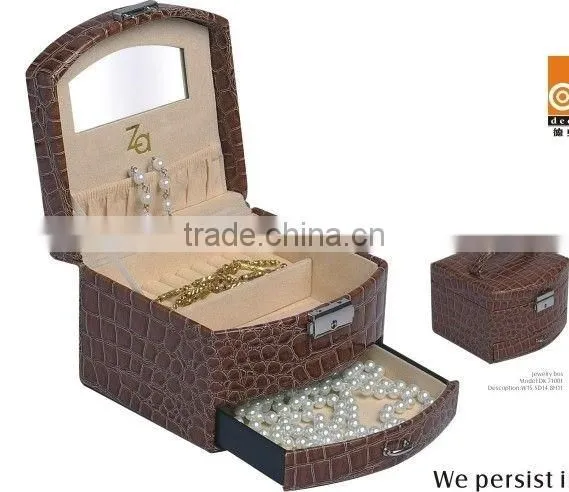 Leather Jewelry Box Lockable Earrings Rings Nceklaces Jewelry Case with Mirror And Drawers