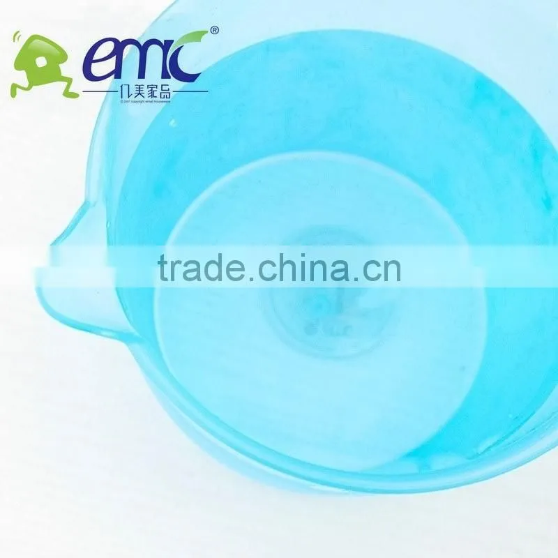 Plastic water scoop, with calibration line and handle plastic water scoop