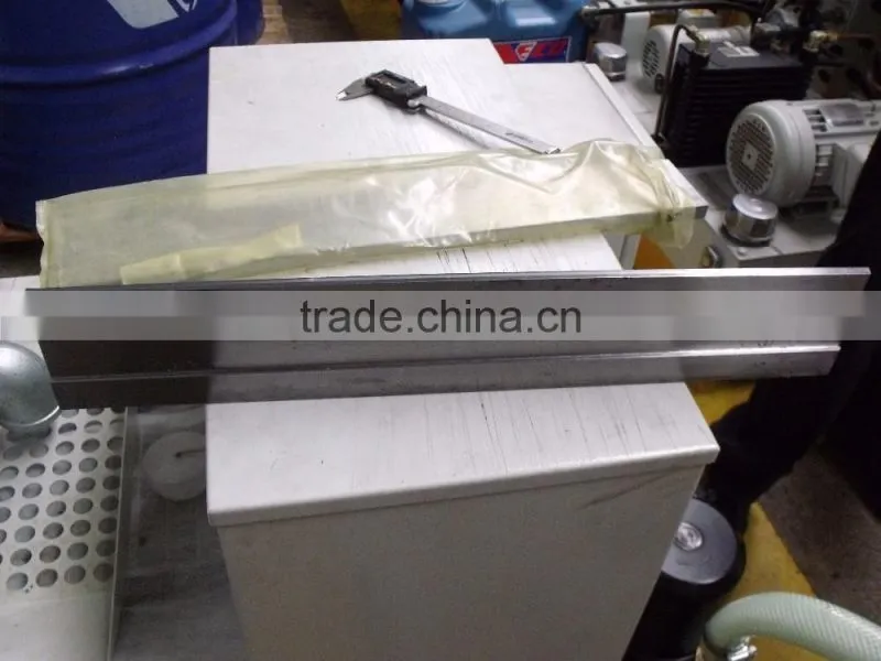 Supporting blade for centerless grinder
