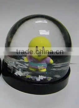 Snow Globe with Plastic Base and Polyresin Animals Figurine Inside
