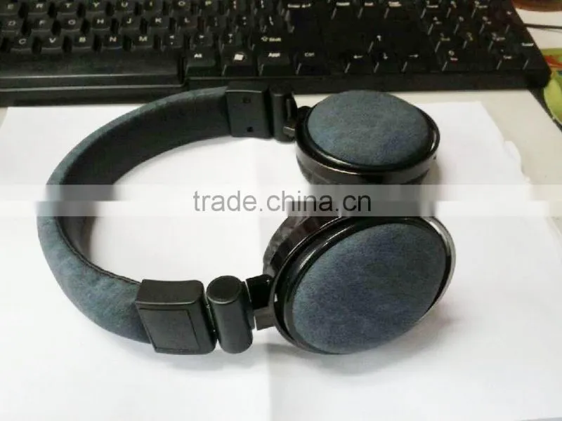 Noise Cancelling In Ear Headphone With Microphone