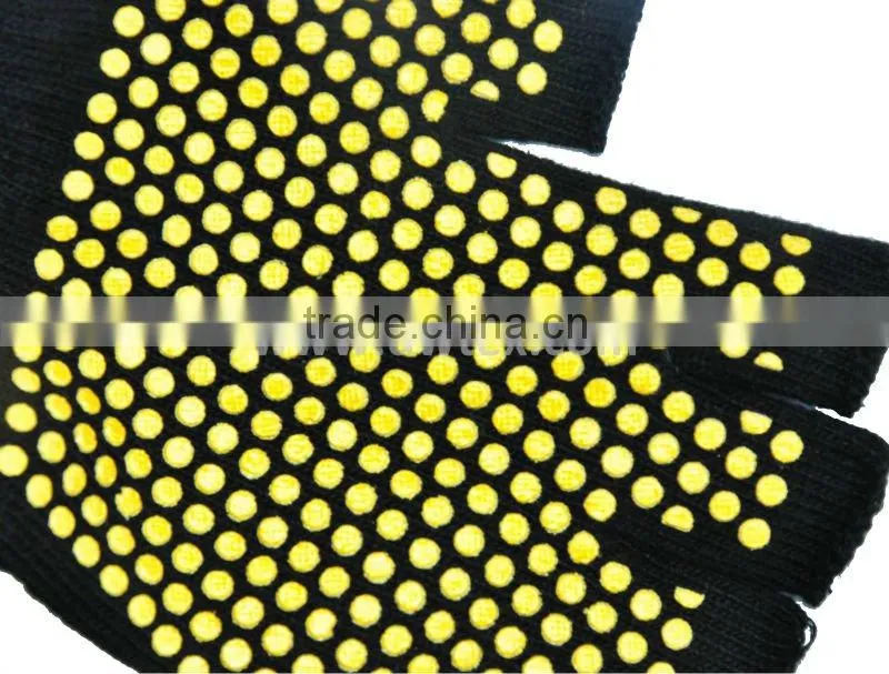 Knitted working gloves with rubber
