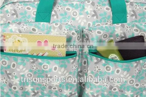 ladies carry on trendy rolling duffel bags for traveling