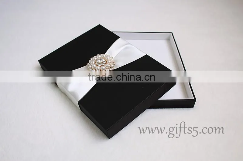 Customized Made-In-China Luxury Ribbon Wedding Invitation Box For Gift