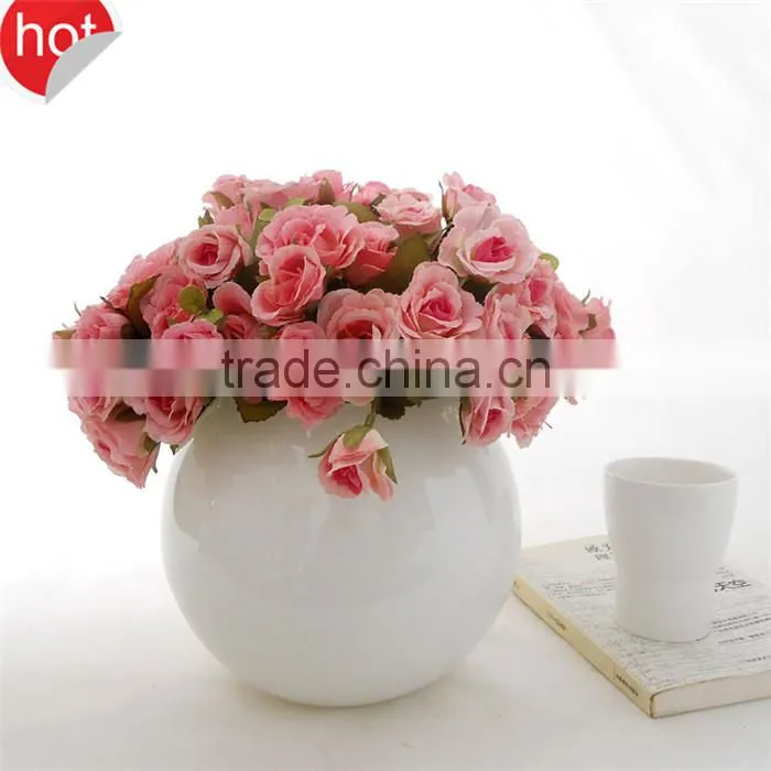 romantic table centerpiece glass vases white