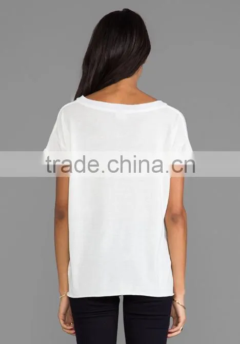 Rib knit neckline raw cut hem t-shirt