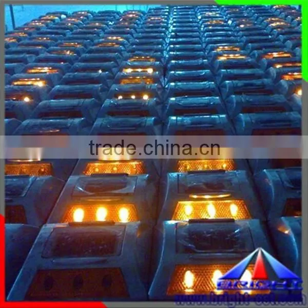 High quality flashing LED solar road marking studs,solar LED step light dark caution road stud