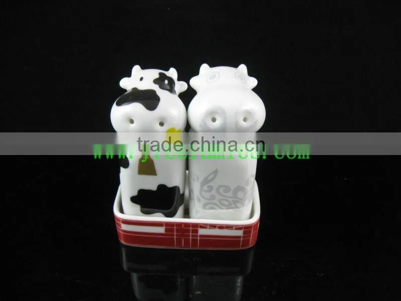YF16008 ceramic pepper salt shaker rabbit design