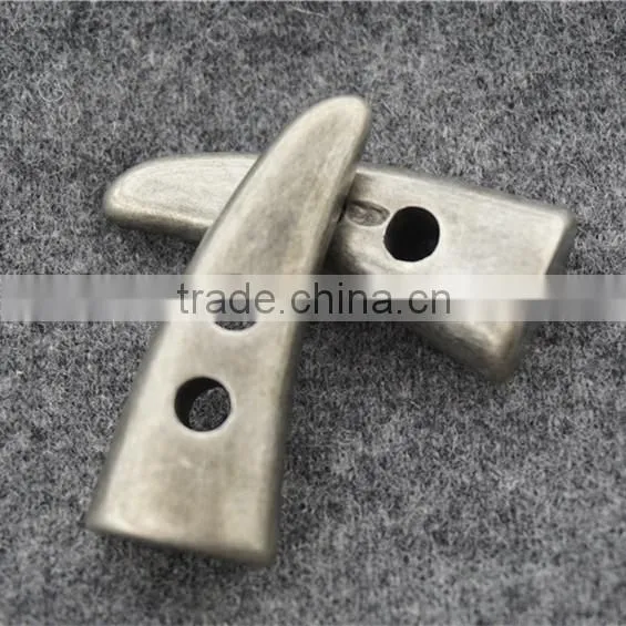 VINTAGE SILVER COLOR RESIN TOGGLE BUTTON