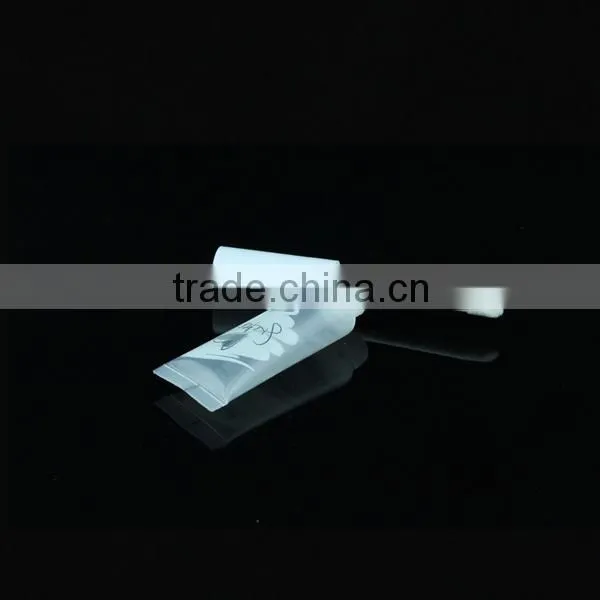 lip gloss tube with brush tip