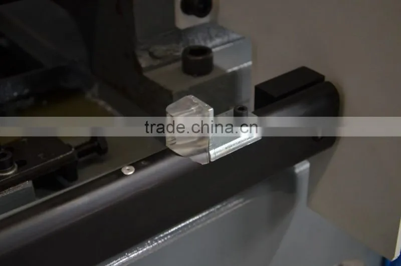 130Ton Precise Plastic Injection Molding Machine