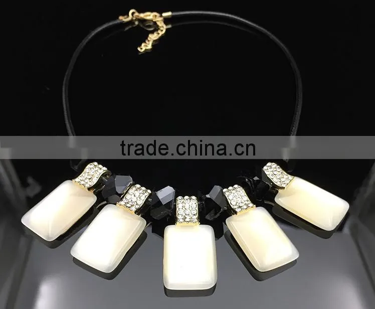 Manufacturers wholesale high-grade fashion female opal necklace short leather chain necklace
