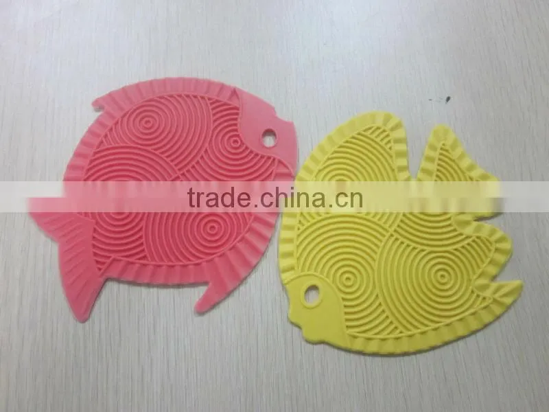Eco friendly food grade colorful fish shaped baking silicone trivet,silicone placemat