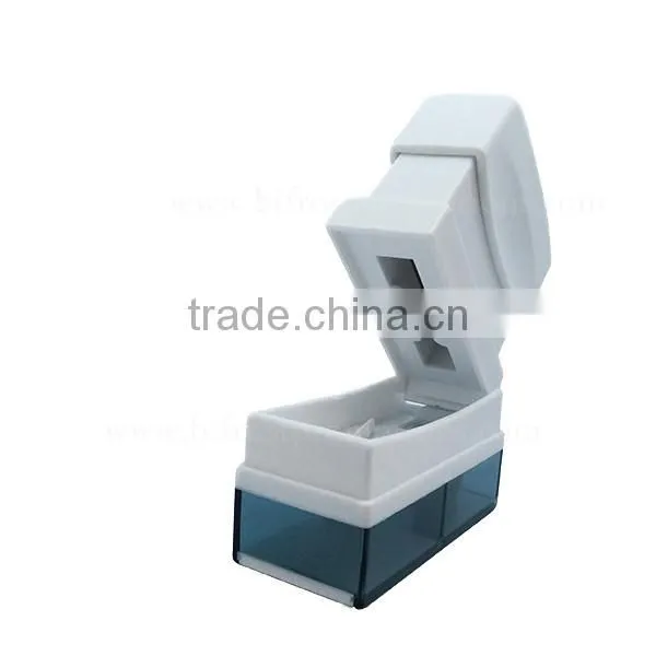 2016 New Design Plastic Pill Cutter