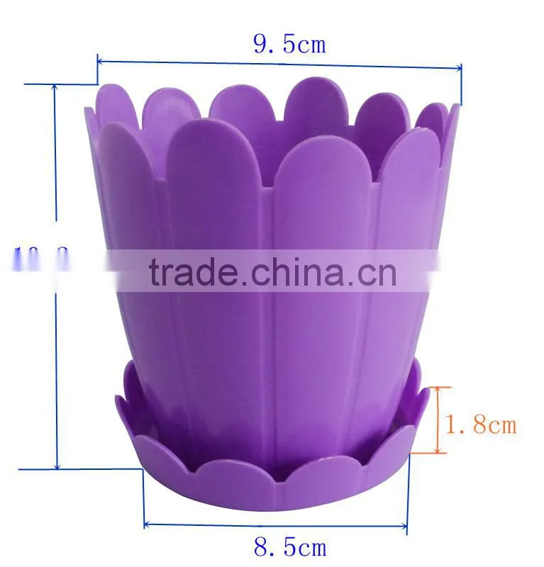 Purple Plastic fence pot with saucer