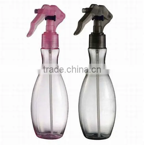 Plastic trigger spray bottle