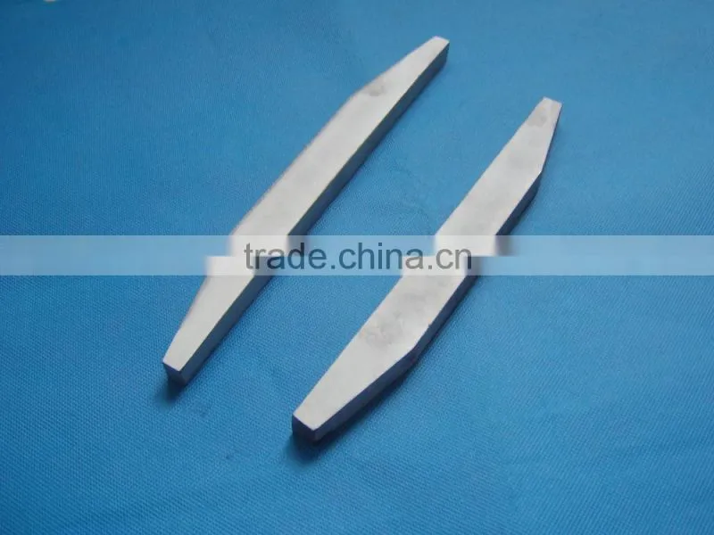 Rotor tip for VSI crushers