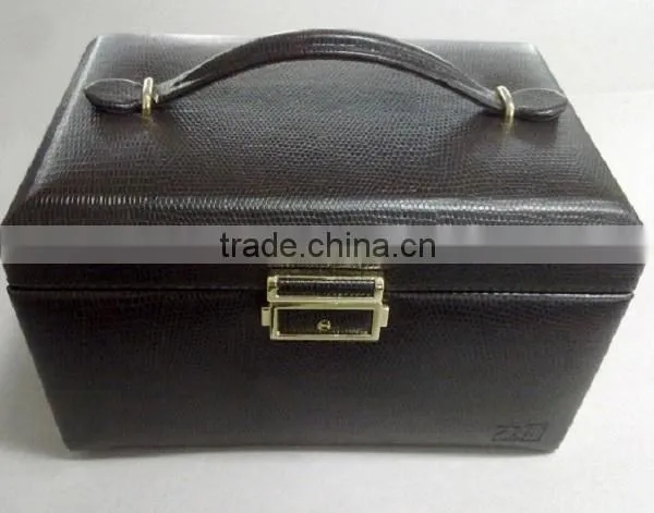 Cosmetic box packaging, handle-type foldable cosmetic gift set packaging box