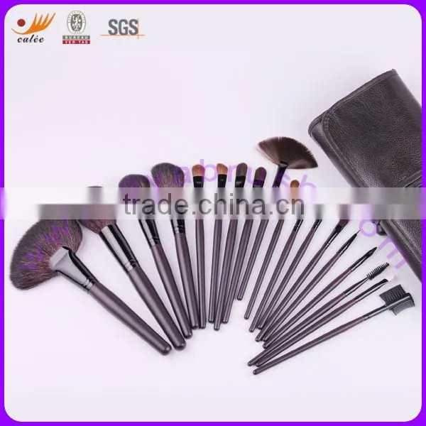 18 Piece Makeup Brush Set and Case