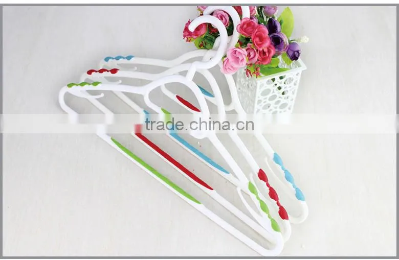 china supplier plastic clothes hanger racks with pegs