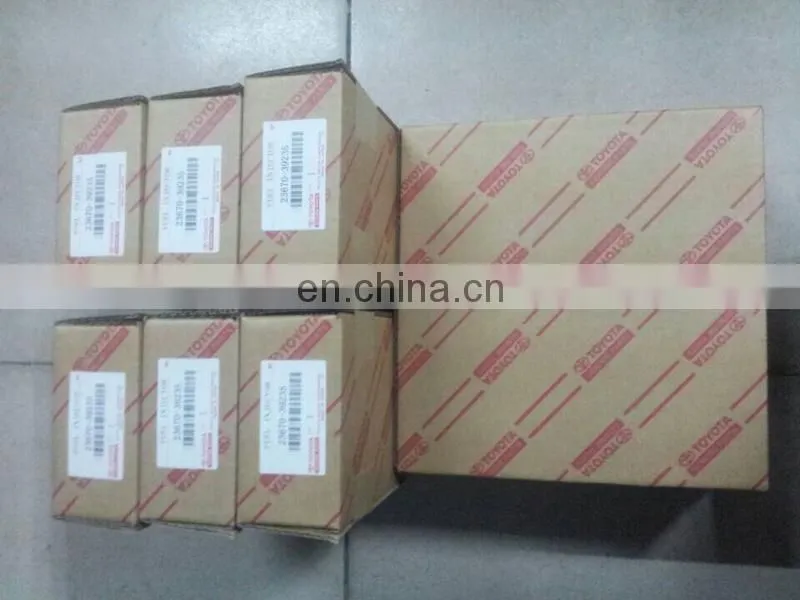 Common rail fuel injector 095000-0882