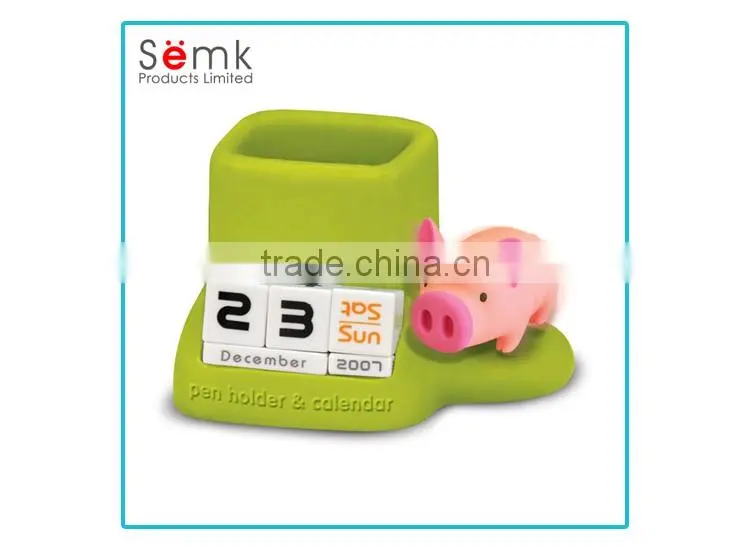 Hot sale cute animal design pig shape decorative multi purpose calendar pen holder