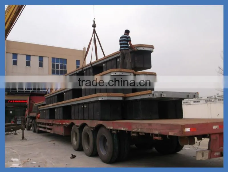 Floating pontoon dock system