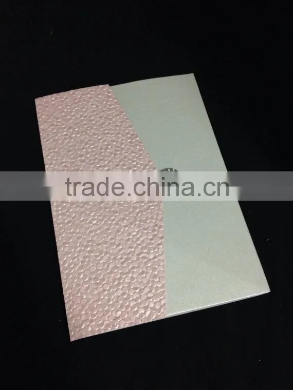 2015 surface with pebble and brooch decoration pocket fold wedding invitation card