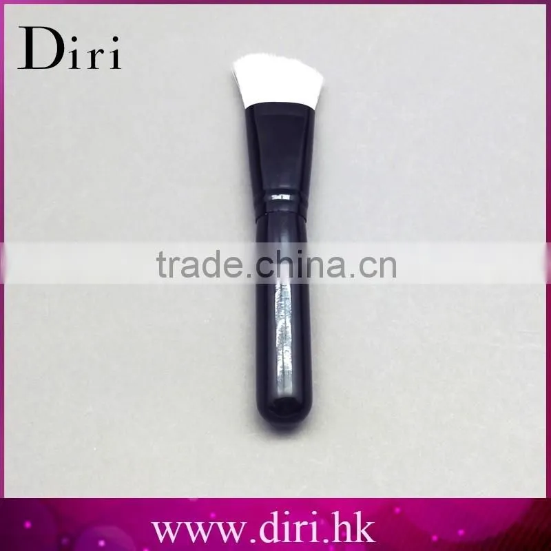 High quality nylon hair powder brush wood handle material white hair makeup brush
