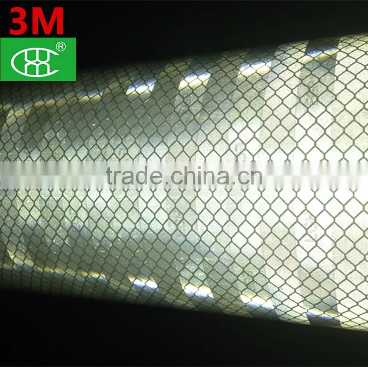 Aluminous high intensity reflective road traffic signs for road safety