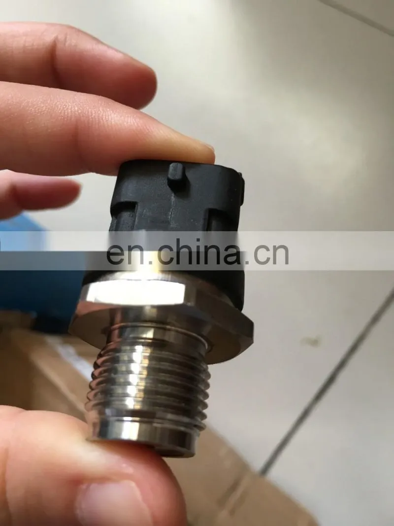 0281006425 Diesel fuel common rail pressure sensor